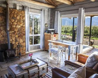 Bergsicht Country Farm Cottages - Tulbagh - Obývací pokoj