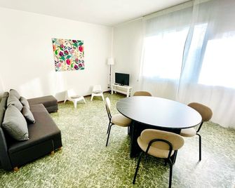 Mamisà Schio center, Apartment with private parking - Schio - Wohnzimmer