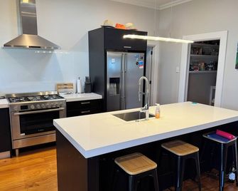 Beautiful and Modernised Villa - Napier - Cocina