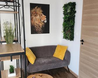 Cocon pour 2 avec jacuzzi - Andilly - Wohnzimmer