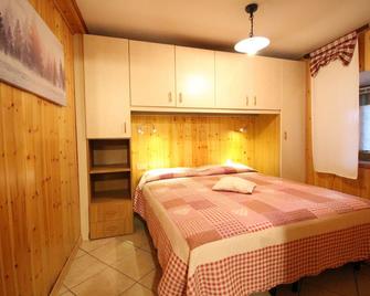 L'ermellino Bilocale in Centro - Affitti Brevi Italia - Brusson - Camera da letto