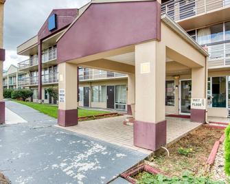 أو واي أو هوتل جاكسون نورث آي-55 - جاكسون - مبنى