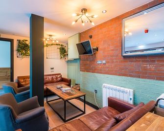 Code - The Loft, Edinburgh - אדינבורו - סלון