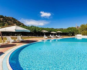 Biderrosa - Cala Liberotto - Piscina