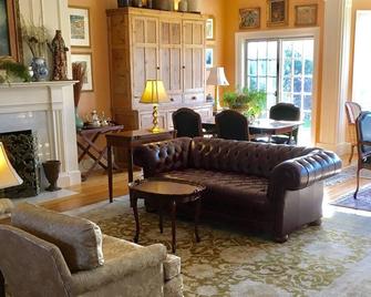 Kingsbrae Cottage Inn - Saint Andrews - Living room