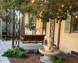 Historic Guesthouse in Downtown Laurel - Laurel - Innenhof
