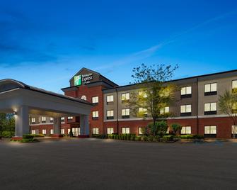 Holiday Inn Express & Suites Fairmont By IHG - Fairmont - Edificio