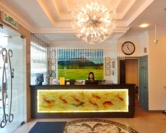 De Galleria Hotel - Kota Kinabalu - Front desk
