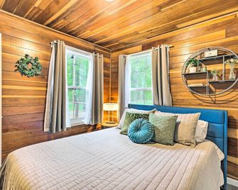 Creekside Morrison Cabin about 9 Mi to Red Rocks Park! - Morrison