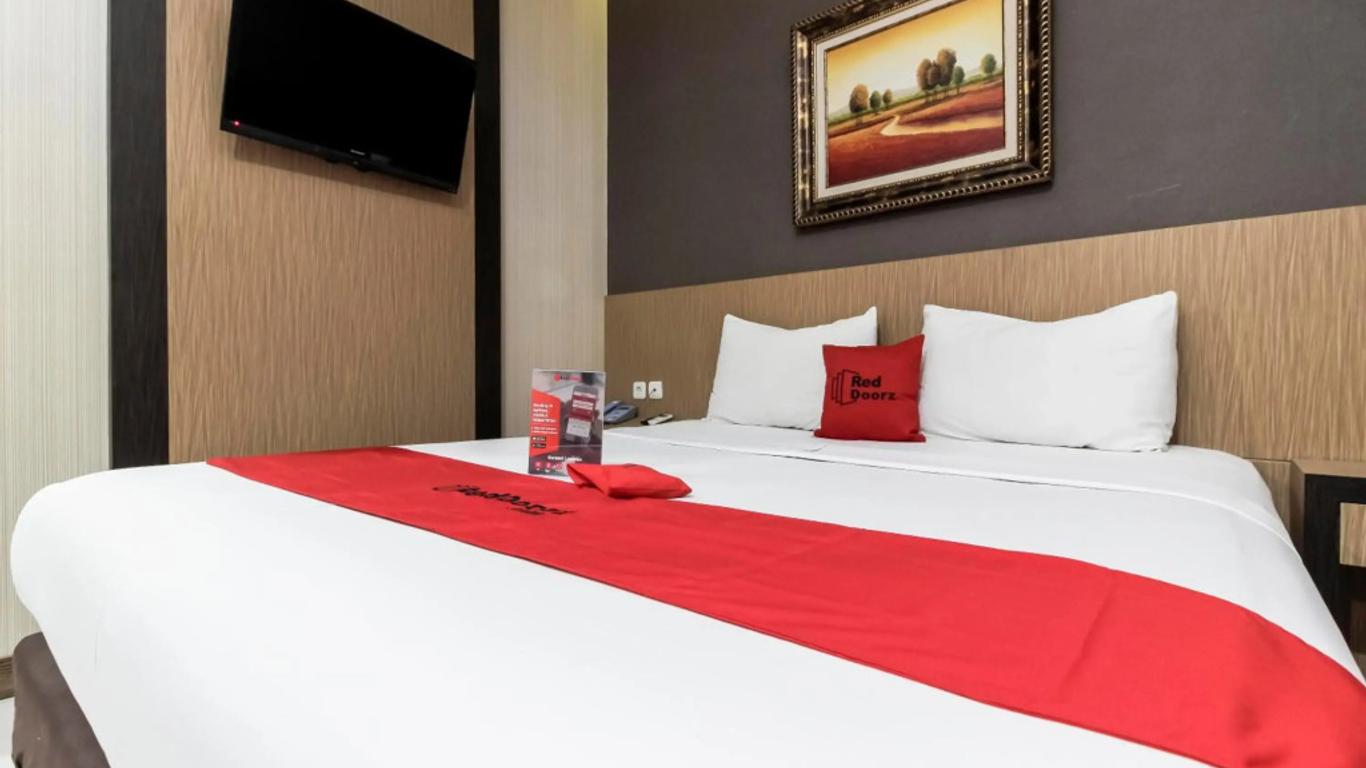 RedDoorz Plus @ Tuparev Cirebon