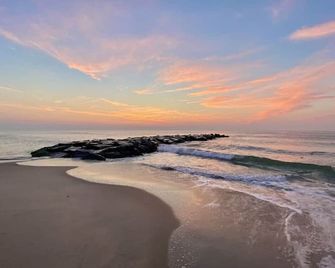 Sandy Toes & Salty Kisses- pet friendly ! - Bradley Beach - Пляж
