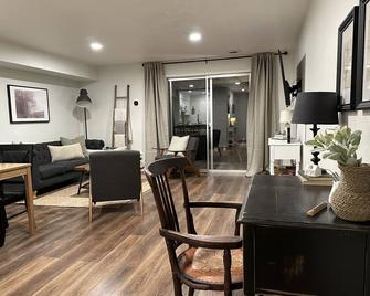 New Remodel In The Heart Of Eagle Near Boise - Eagle - Living room