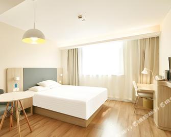 Hanting Hotel (Ji'nan Railway Station Square) - Jinan - Bedroom