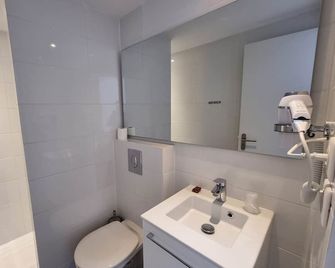 Oskar Hotel - Annemasse - Bathroom