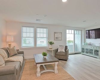 Premier Ocean View Corner Condo (875S.F.) - Plymouth - Salon