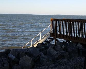 Walking distance to the Jet Express- Great View of the Islands - Waterfront II - Port Clinton - Outdoors view