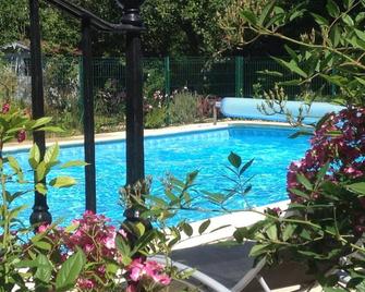 Beautiful 2 bedroom cottage 5 minutes from the River Charente - Crazannes - Piscina