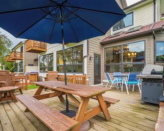 Ski Harbor 19 - McHenry - Patio