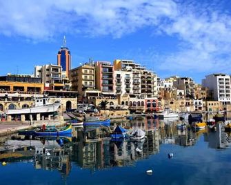 Simons Apartments minutes away from Balluta Bay and St Julians - Sliema