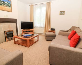 Rojoy - Salisbury - Living room