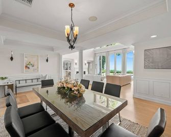 Savona Sanctuary Estate - Italian Villa Stunning Views of Bel Air - Los Angeles - Menjador