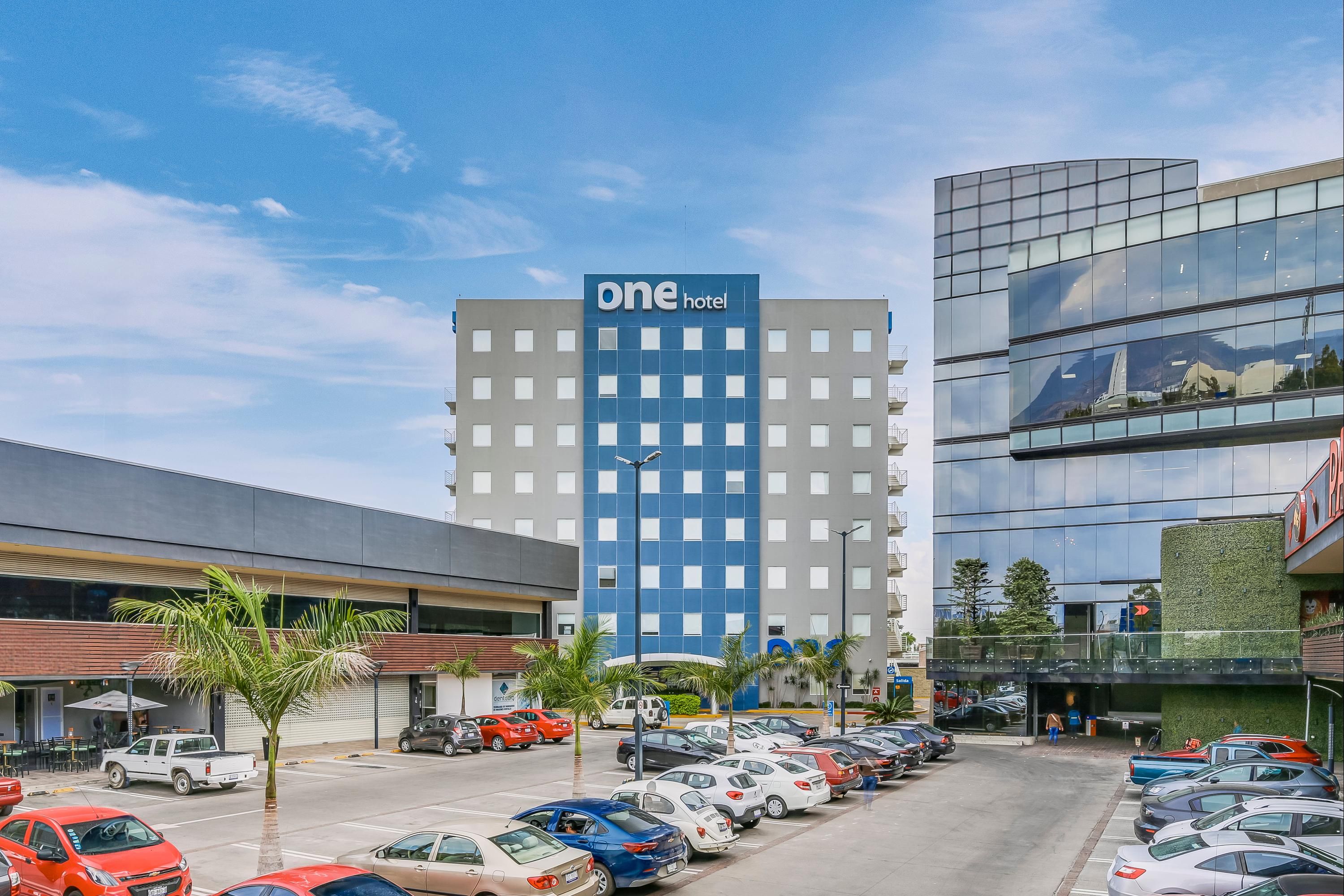 One Leon Poliforum - לאון - בניין