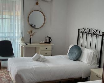 Hostal San Miguel by Croma - Estepona - Habitación
