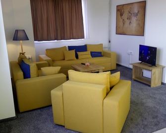 City Hostel Banja Luka - Banja Luka - Living room