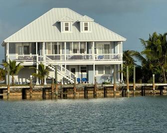 Starboard House: Main Unit in Canalfront Home close to beach - Treasure Cay - Building