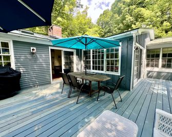 Beautiful Cottage with Outstanding Views in Sandgate, Vermont - Sandgate - Patio