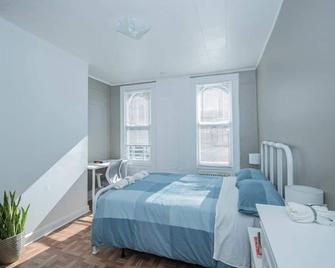 Bushwick 4 beds 1 bath 2 bdrm 20 mins to Manhattan - Queens - Bedroom