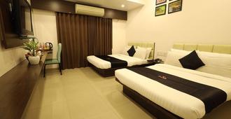 Saish Hotel Shirdi - Shirdi - Bedroom