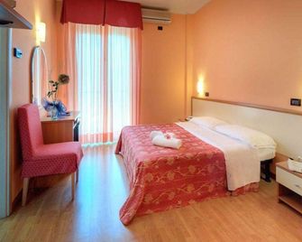 Hotel Mondial - Porto Recanati - Habitación