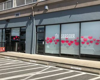 Beach Gardens Resort And Marina - Powell River - Gebouw