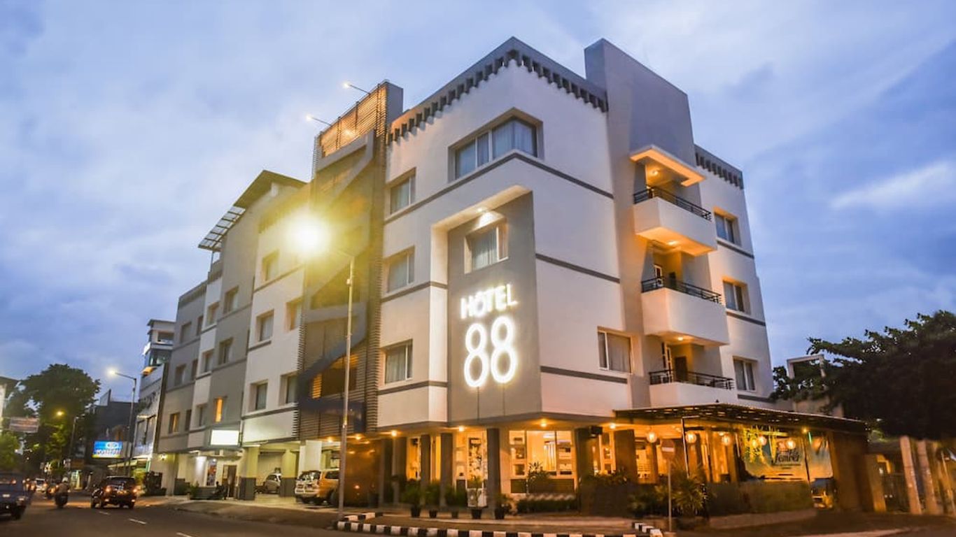 Hotel 88 Jember By Wh - Strategic Location In The City Center