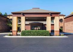 Quality Inn & Suites - Holland - Rakennus