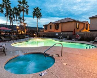 Central Luxury Mountain Oasis with TWO Pools and Jacuzzis - Phoenix - Piscina