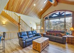 Spacious Whitefish Home with Sauna and Ski Resort View - Whitefish - Living room