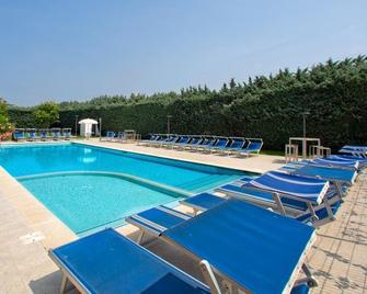Veronello Resort - Bardolino - Piscina