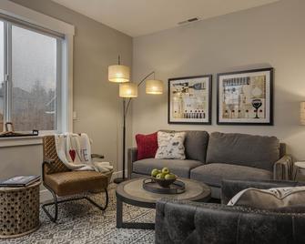 All New! Maison Monroe in Carlton - Carlton - Living room