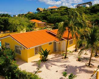 Villa Dushi Arembos, 6 persons, private pool, comfortable car, tropical garden - Grote Berg - Edificio