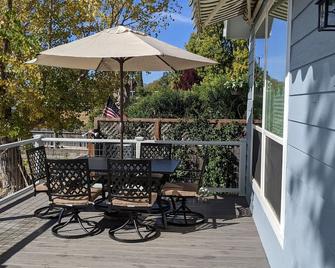 Premier Northshore Birdwatching Lakefront Home - Nice - Balkon