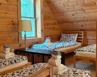 The Cottage at Winghaven - A Stunning Woodland Paradise. - Fletcher - Bedroom