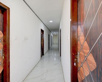 Deluxe R J Residency - Pedda Ambarpet - Hallway