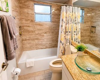 Coastal Beautiful Pool Home - Vero Beach