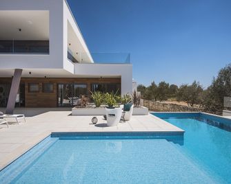 Villa in Salvela with Pool and Sea Views - Vodnjan - Piscina