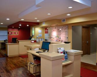 TownePlace Suites by Marriott East Lansing - East Lansing - Front desk