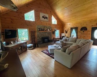 The Rogowski Cabin - Alexandria - Living room