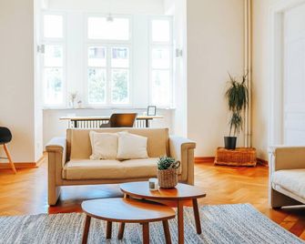 namastay! Excl. Heritage Apart. in Top Location - Mannheim - Sala de estar
