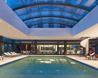 連雲港華美達廣場酒店 - 連雲港 - 游泳池